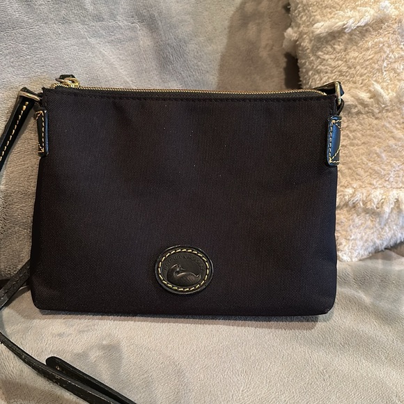 Used Dooney and Bourke bag - Picture 2 of 4